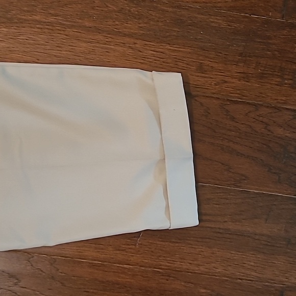 Van Heusen men's pleated khaki pants with cuffed hem size 38x32 - Picture 5 of 7